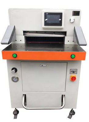 China Program Control Automatic Paper Cutting Machine 670mm High Accuracy supplier